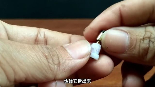 小伙突发奇想仅用塑料瓶和打火机自制鱼缸“免费”增氧设备