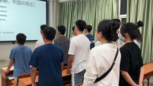 华南农业大学农学院作物栽培学与耕作学专业2022级硕士五班团支部团日活动*精(唱团歌环节)