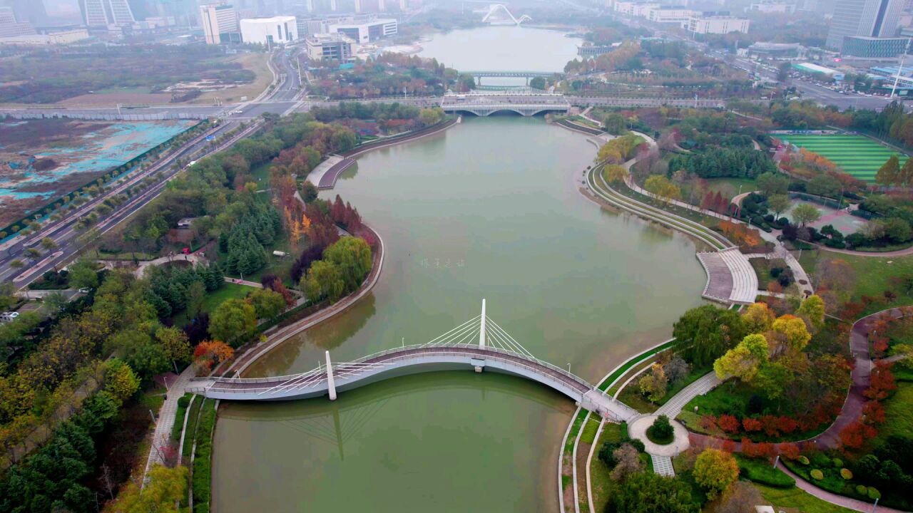 航拍郑州市高新区天健湖美景