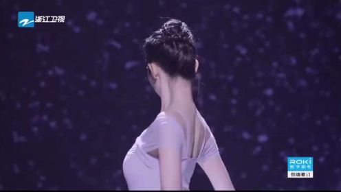 张艺凡芭蕾舞表演《光的方向》  观众连连称赞身材绝美！