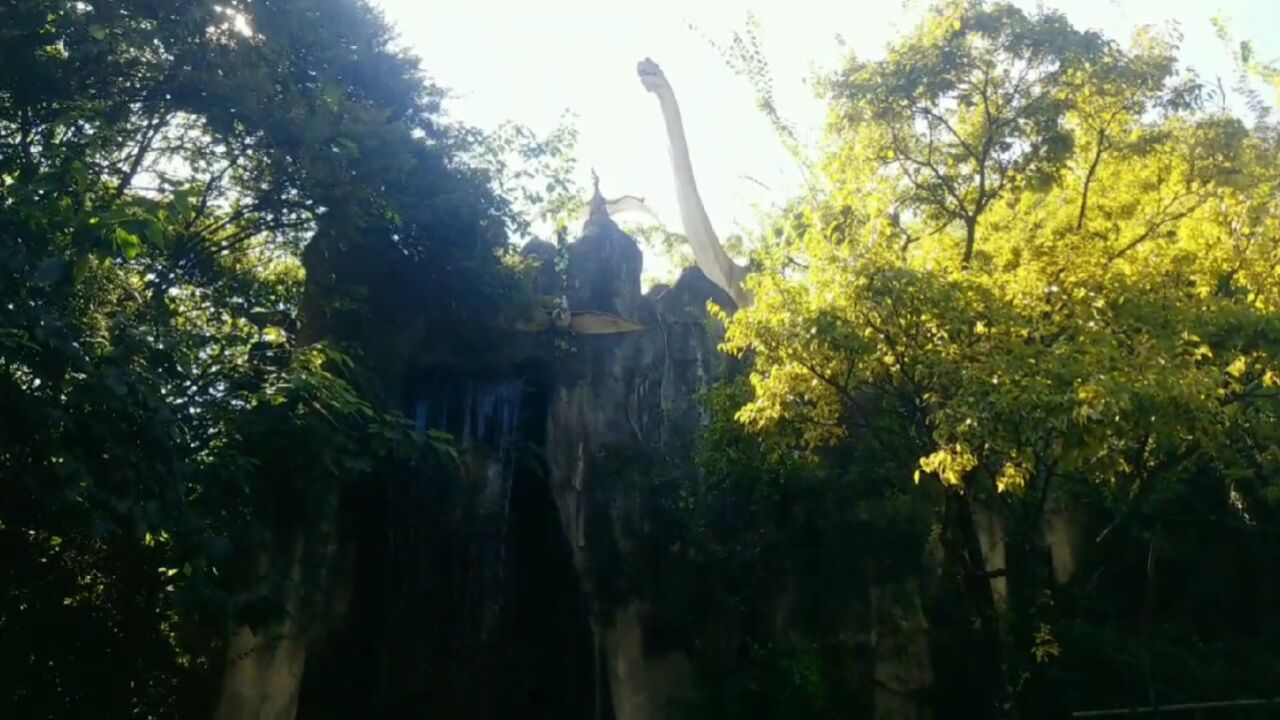 云南昆明圆通山间飞溯清泉山水相映自成风景 山山水水花花草草枝枝叶叶虫虫鸟鸟总关炽情