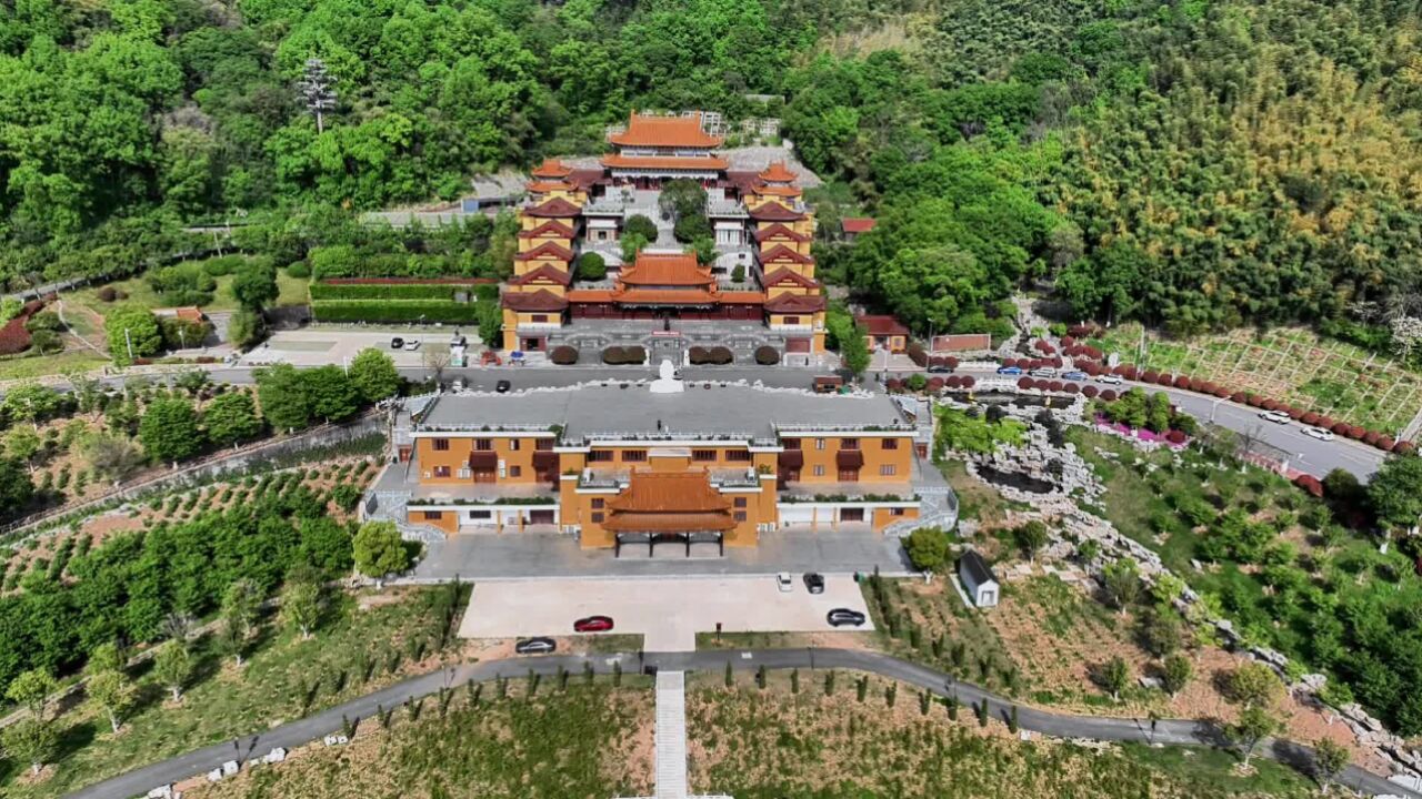 观音寺为鸡鸣寺下院,背倚东庐山,面临中山湖