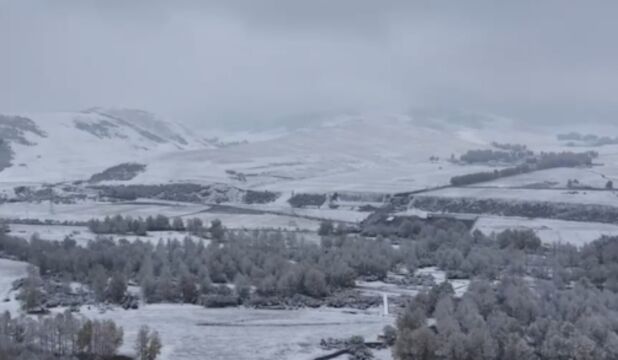 青海多地出现雨雪天气,局地降温10℃以上