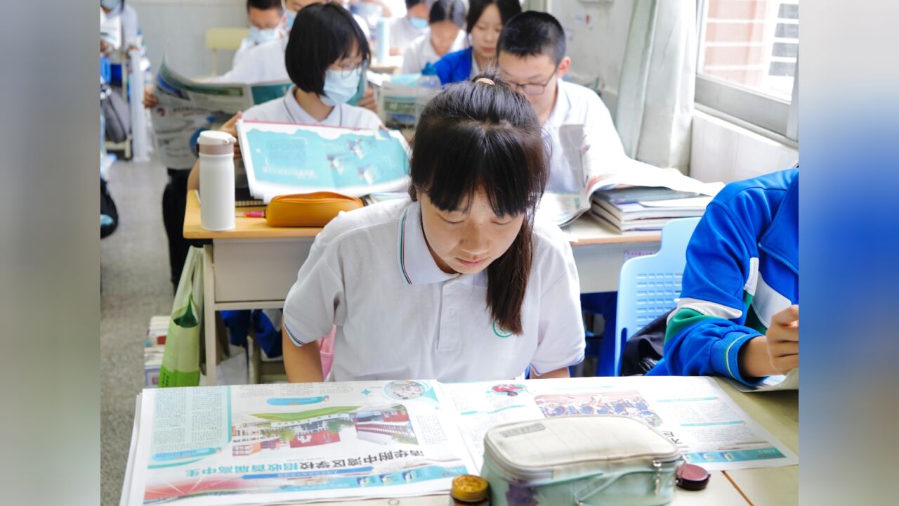 【视频】羊城晚报《中考策》出街受追捧!有学生直呼“及时雨来啦!”