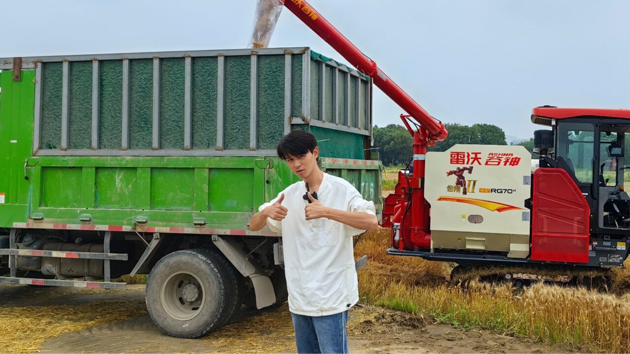 内娱清流综艺《种地吧》收官!十个勤天集体开收割机,场面好炸裂