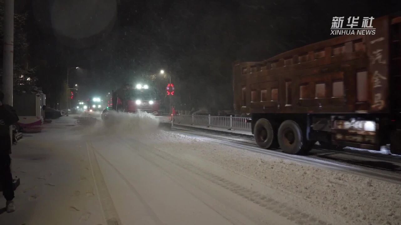 黑龙江密山:全力清雪保畅通