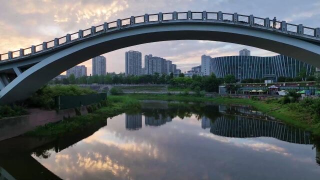 四川广安:天空之镜!朝霞下的西溪河美轮美奂