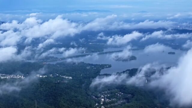 云雾缭绕!高空俯瞰雷雨过后的杭州