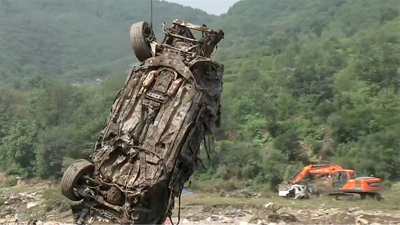 直击北京门头沟正打捞车辆,保险公司理赔量激增:90%车牌丢失