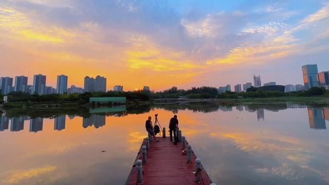 这是今天的早霞不太理想,预报今天晚霞很棒概率很高,大家别错过,日落时间:194719:40 #遇到好看的天空分享给你