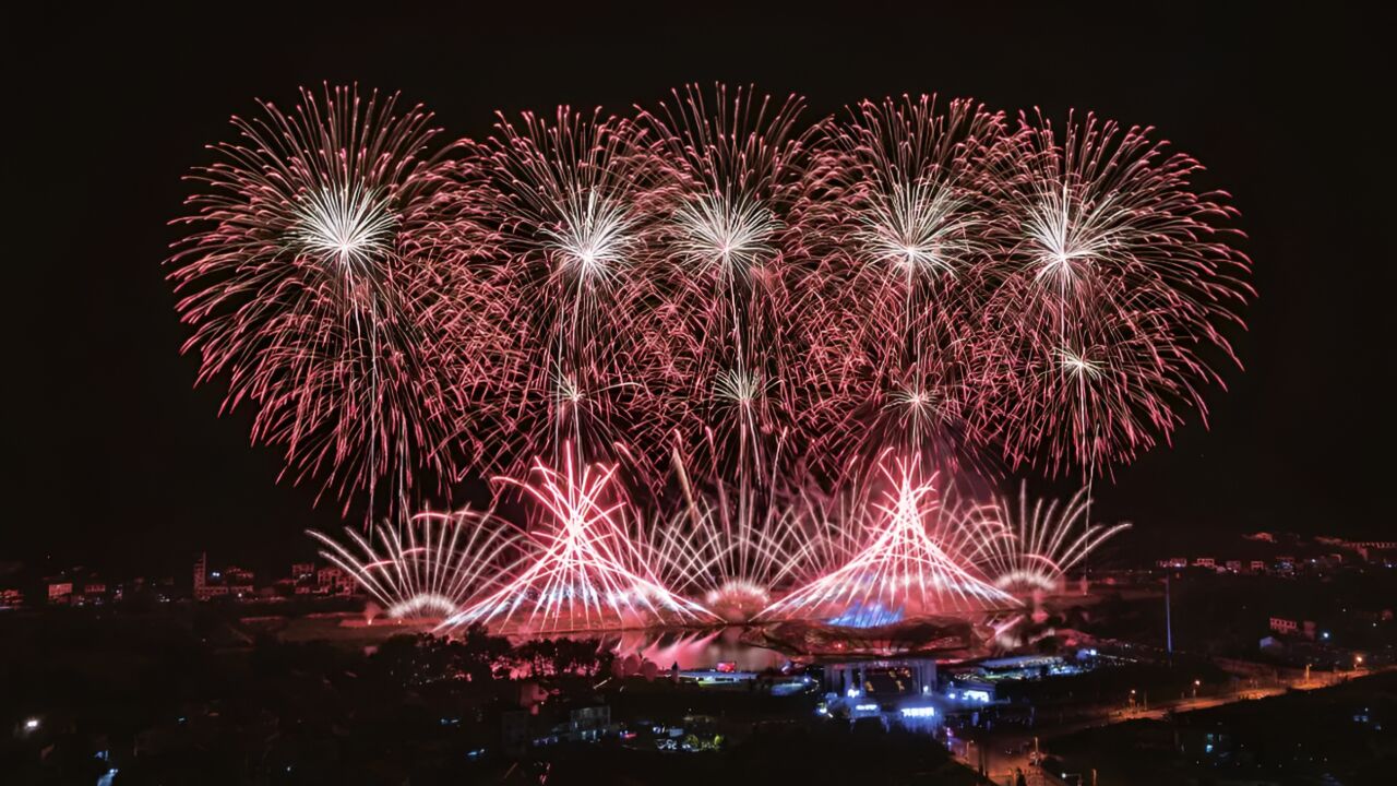 浙江宣传评烟花禁放:简单直接地禁、断、绝 实际上可能是一种懒政