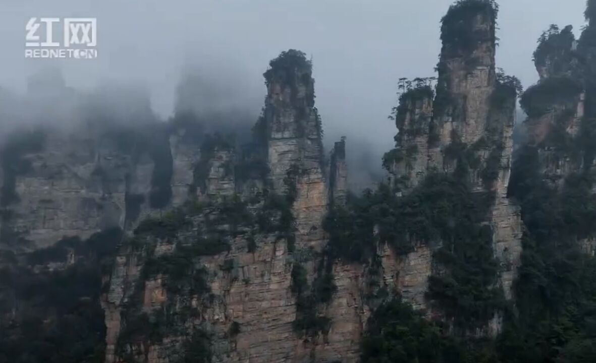 航拍杨家界:那一堵堵壮观雄奇的“悬浮山”