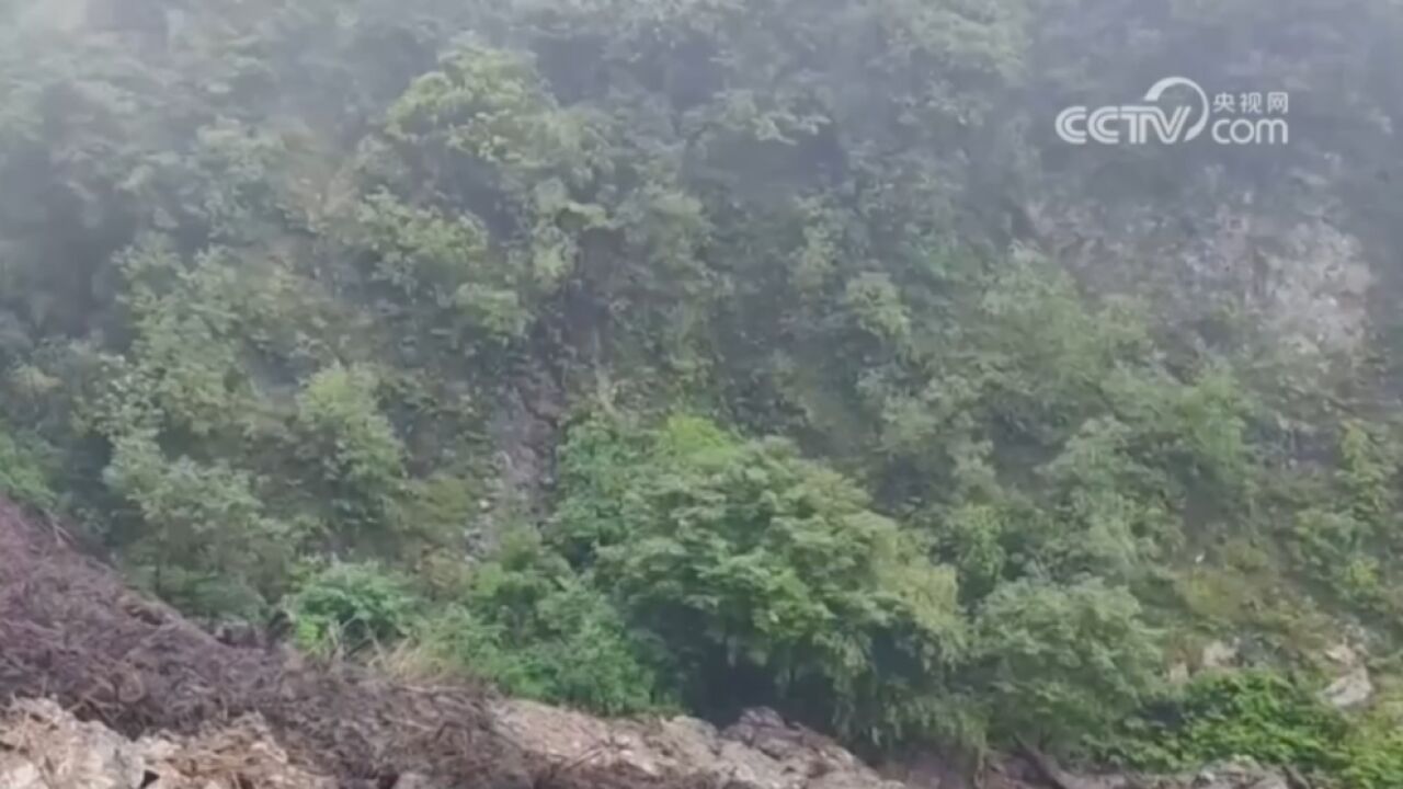 云南怒江:强降雨致多地出现山体滑坡,泥石流灾害