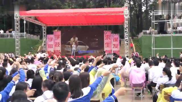 贵阳电子职校演出现场《下定决心忘记你》