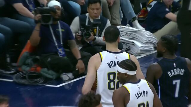 汉普顿抢断麦康奈尔 汉普顿篮下吃饼打成2+1