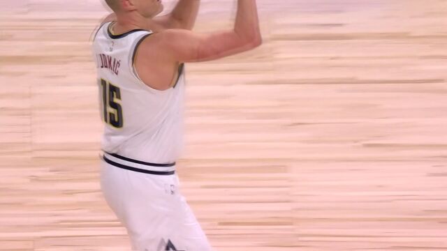三分线外空接发炮 约基奇助攻戈登翱翔天际