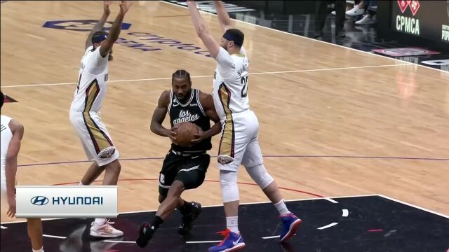 完全无视防守 莱昂纳德伸出长臂突破挑篮打进