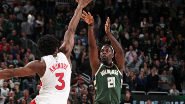 NBA全明星替补霍乐迪赛季十佳球 负角度上篮技高一筹