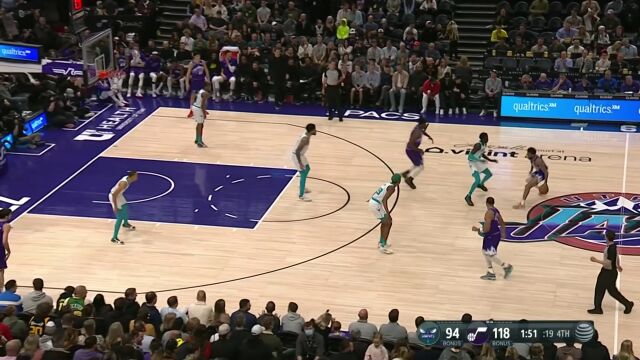 天赋一个比一个炸！理查兹正面封盖扣篮 凯-琼斯负角度扣篮