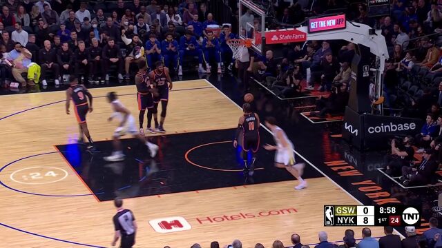 常规操作轻松配合 格林分球汤普森轻松上篮