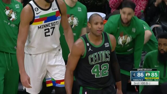 关键时刻大心脏 霍福德底角接球三分压哨打进