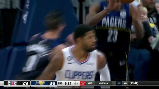 飞身突破乘风而起 乔治九天揽月上演滑翔单臂劈扣