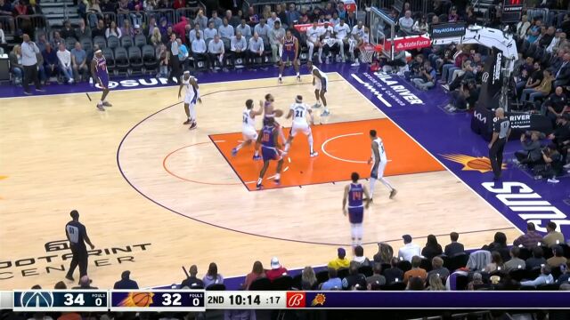 辗转腾挪骗过防守 比永博连续转身小勾手以一敌二