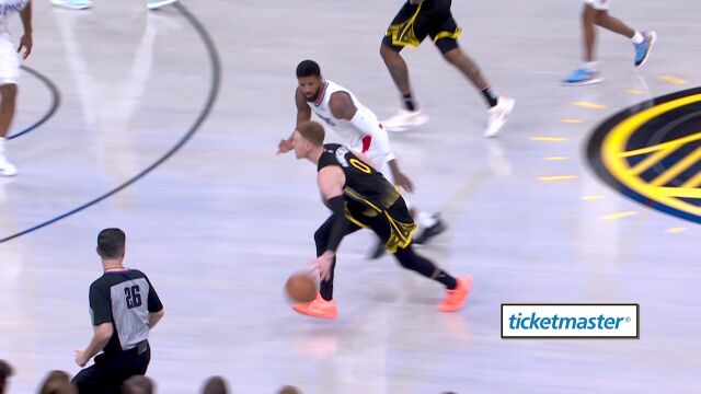 胸有成竹！格林挥手妙传助攻卢尼蜻蜓点水上篮打进