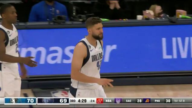 NBA常规赛：独行侠vs灰熊第3节英文原声回放