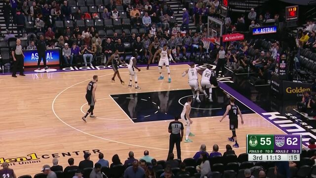 洛佩兹大帽招呼萨博尼斯 米德尔顿反击追身三分百步穿杨