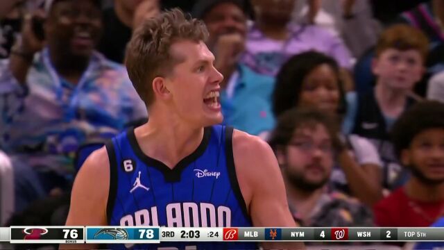 篮下展现优秀脚步 瓦格纳连续晃动轻松挑篮