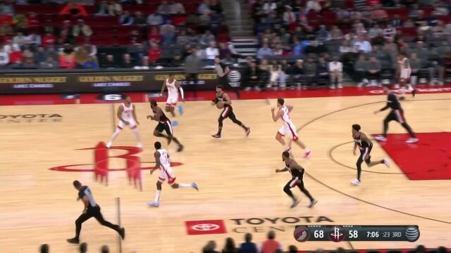 连利指导都敢放？利拉德无人盯防三分穿针