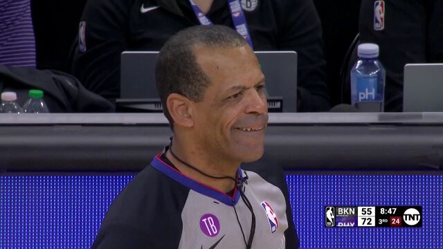 再损失一员大将 西蒙斯向裁判抱怨爆粗口连吃两T被驱逐