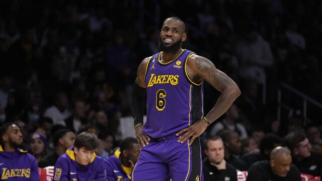 詹姆斯vs黄蜂集锦 连续6场砍30+末节18分难救主