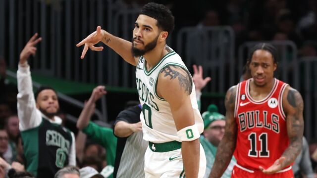 NBA全明星首发塔图姆赛季十佳球 大步流星单手隔扣力劈华山