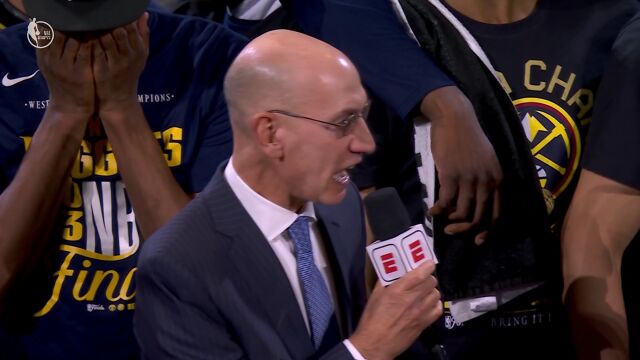 总冠军捧杯时刻 这一个赛季的努力都值得被尊敬