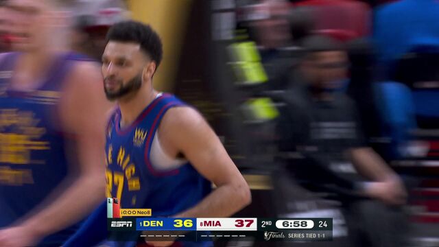 声浪越大手感越稳！穆雷三分线外极限出手一箭穿心