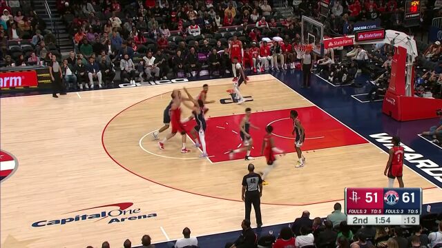 一言不合就起飞 戴维斯连线杰克逊空接暴扣