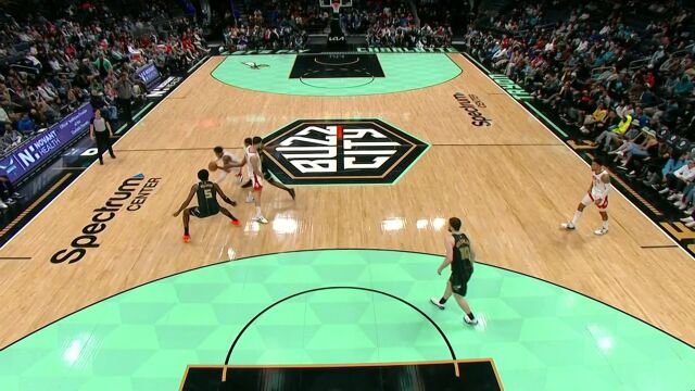 蝴蝶穿花行云流水 杰伦格林突破两人防守单手劈扣一气呵成