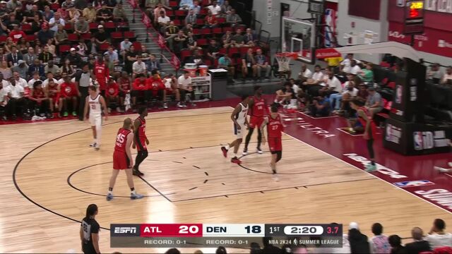 杀人还要诛心！泰森见缝插针迎着防守强硬上篮造杀伤