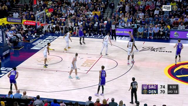 满满溢出的天赋！ 默里接球平地惊雷暴起隔扣沃特森