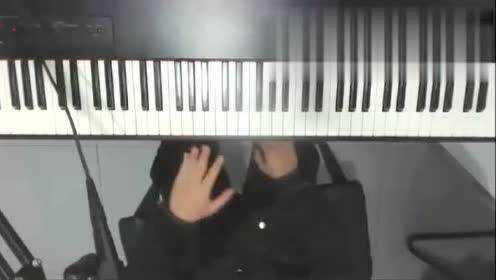 酷玩开心老师用6首流行歌曲教你常用的左手伴奏织体