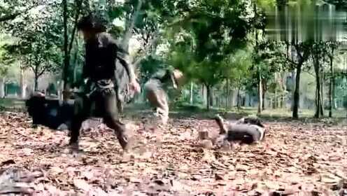 泰拳高手丛林大战三名顶尖功夫高手,直接全部灭掉