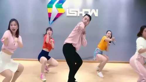 抖音最近很火的《学猫叫》手势舞，跟着一起学吧！