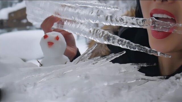 小姐姐在冰天雪地里,大口吃纯天然的冰凌和雪,网友:厉害了我的姐