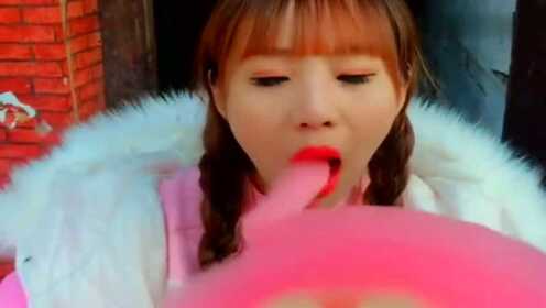 美女吃棉花糖 漂亮又好吃 甜甜的 - 腾讯视频