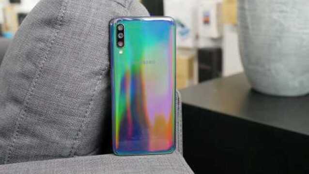 三星Galaxy A70上手评测:能让S10尴尬的只有你了!