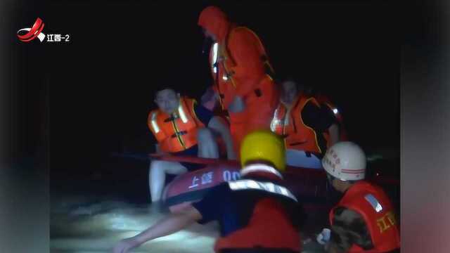 上饶玉山:暴雨来袭 道路积水多人被困