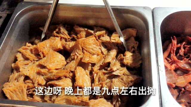 邯郸大哥专做驴肉卷饼10余年!8块一个,买的人络绎不绝