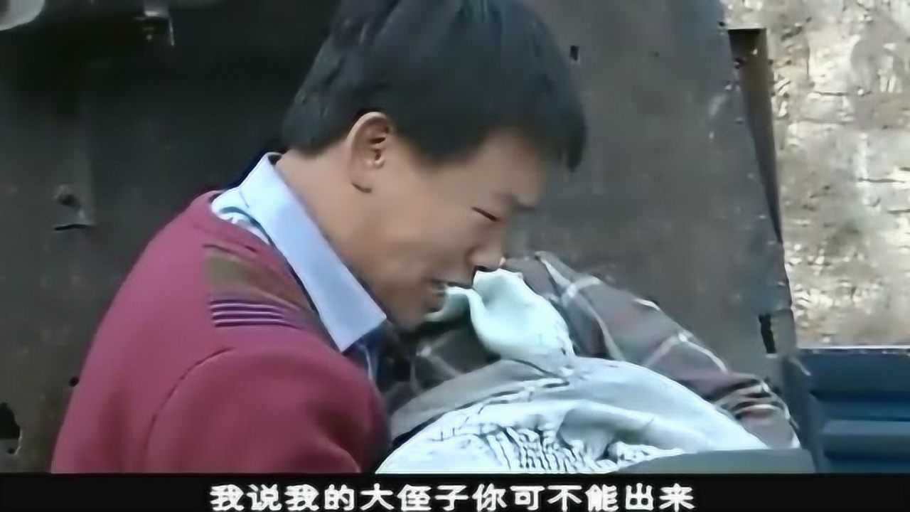 阿霞在回村路上就要生产三小抱着阿霞不让孩子在车上出生